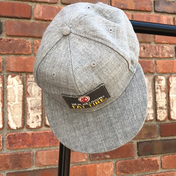 Men’s Hat - Picture 1 of 3